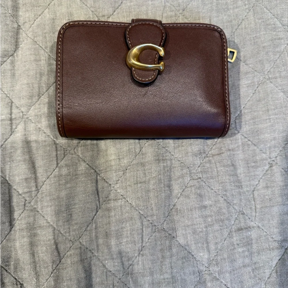 Coach Leather Wallet in Maple - Picture 2 of 9